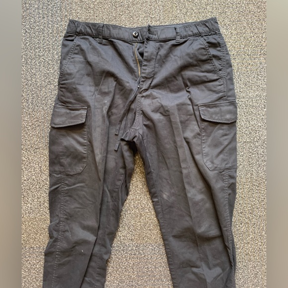 Black UNIQLO cargo pants - Picture 2 of 4